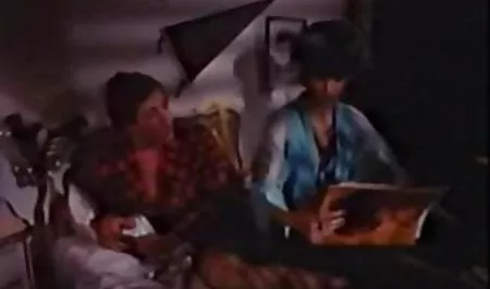 டீன் எடுக்கிறது லெஸ்பியன் ஆபாச காலுறைகள் பெரிய சேவல், கழுதை