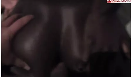 Yuu Haruka எடுத்து ஆஃப் காலுறை டெல் மேலும் ஆபாச பழுப்பு காலுறைகள்